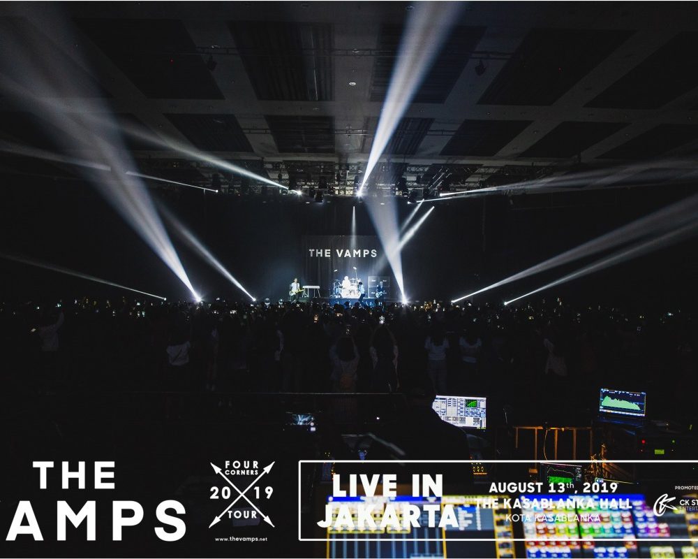 H 001_The Vamps_Performance__0044_Group 45