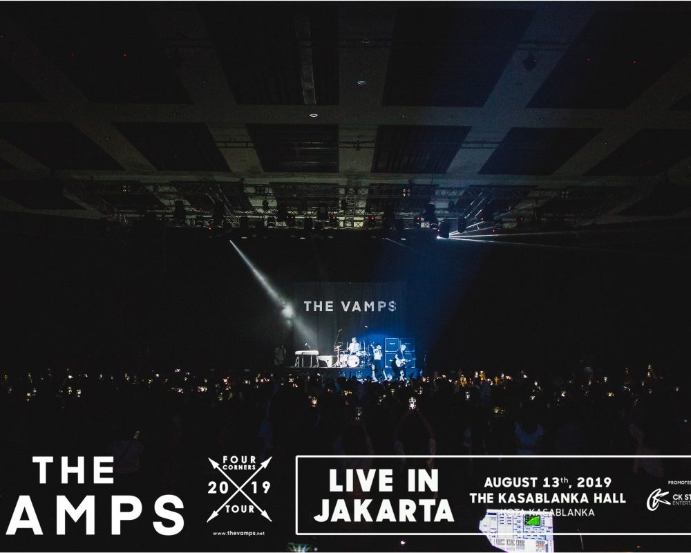 H 001_The Vamps_Performance__0045_Group 46